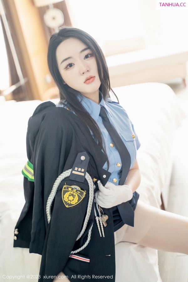   [XiuRen]高清写真图 2023.03.30 No.6497 汐汐爱吃草莓 制服美臀第36张图片